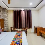 Fabhotel Frolic