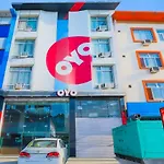 Oyo Flagship 22828 Sector 1A