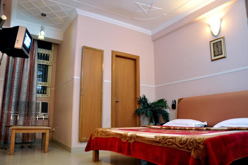 Queen Hotel 2*
