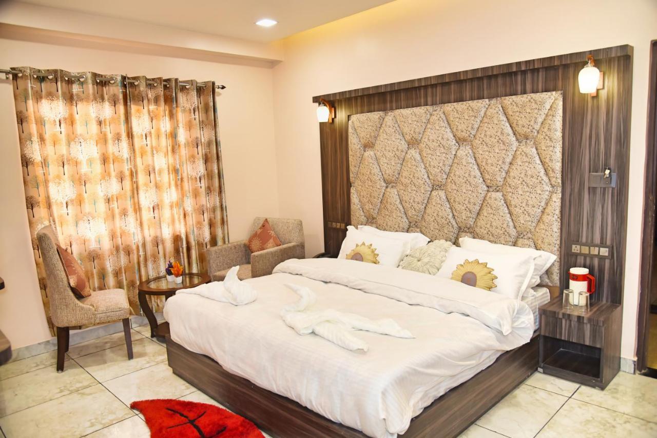 Fabhotel Riverdale 3*