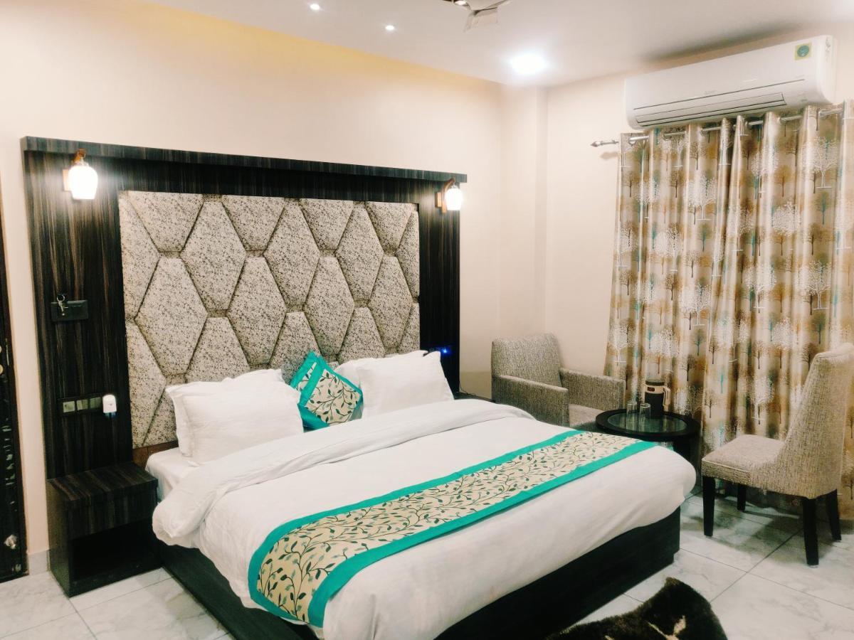 Fabhotel Riverdale 3*