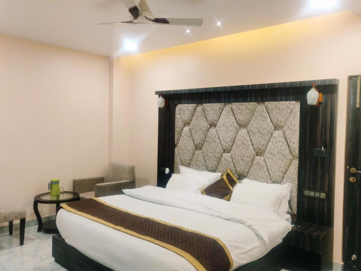 Fabhotel Riverdale 3*