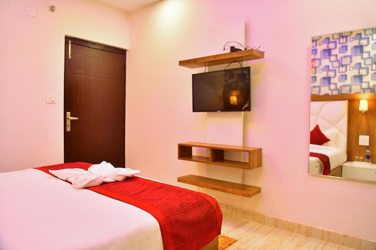 Fabhotel Elgrovia Hotel