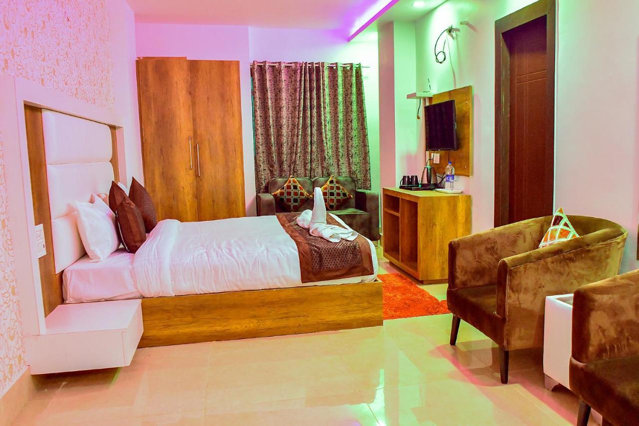 Fabhotel Elgrovia Hotel
