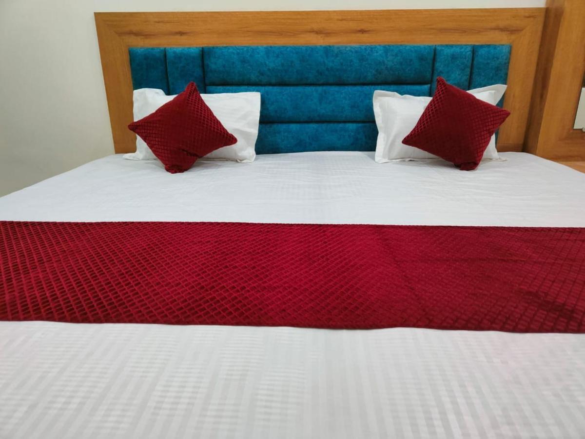 Raj - Near Railway Station Guest house
