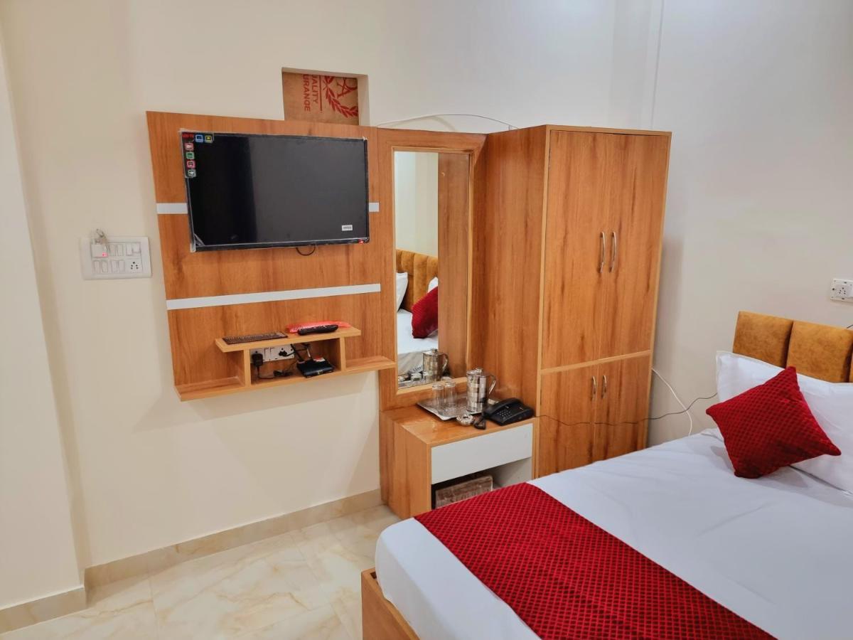 Raj - Near Railway Station Guest house Haridwar