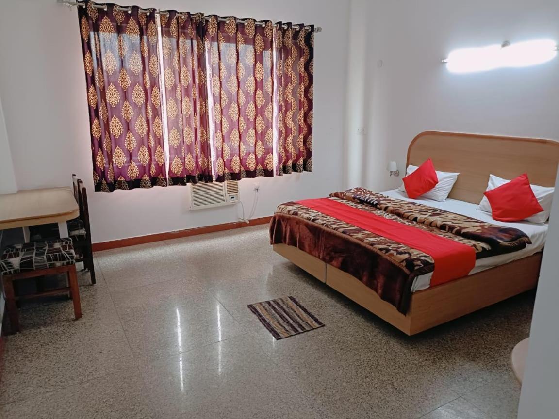Staygo Near Shantikunj Bhupatwala 2*