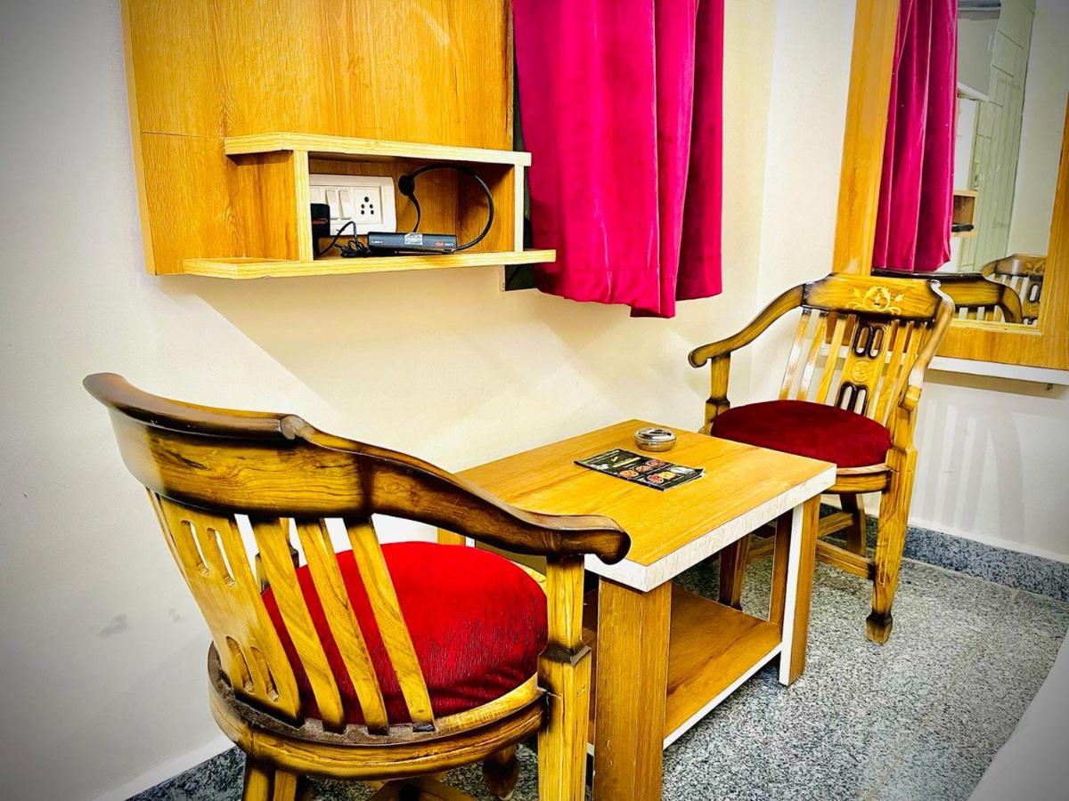 Raj - Near Railway Station Guest house 4*