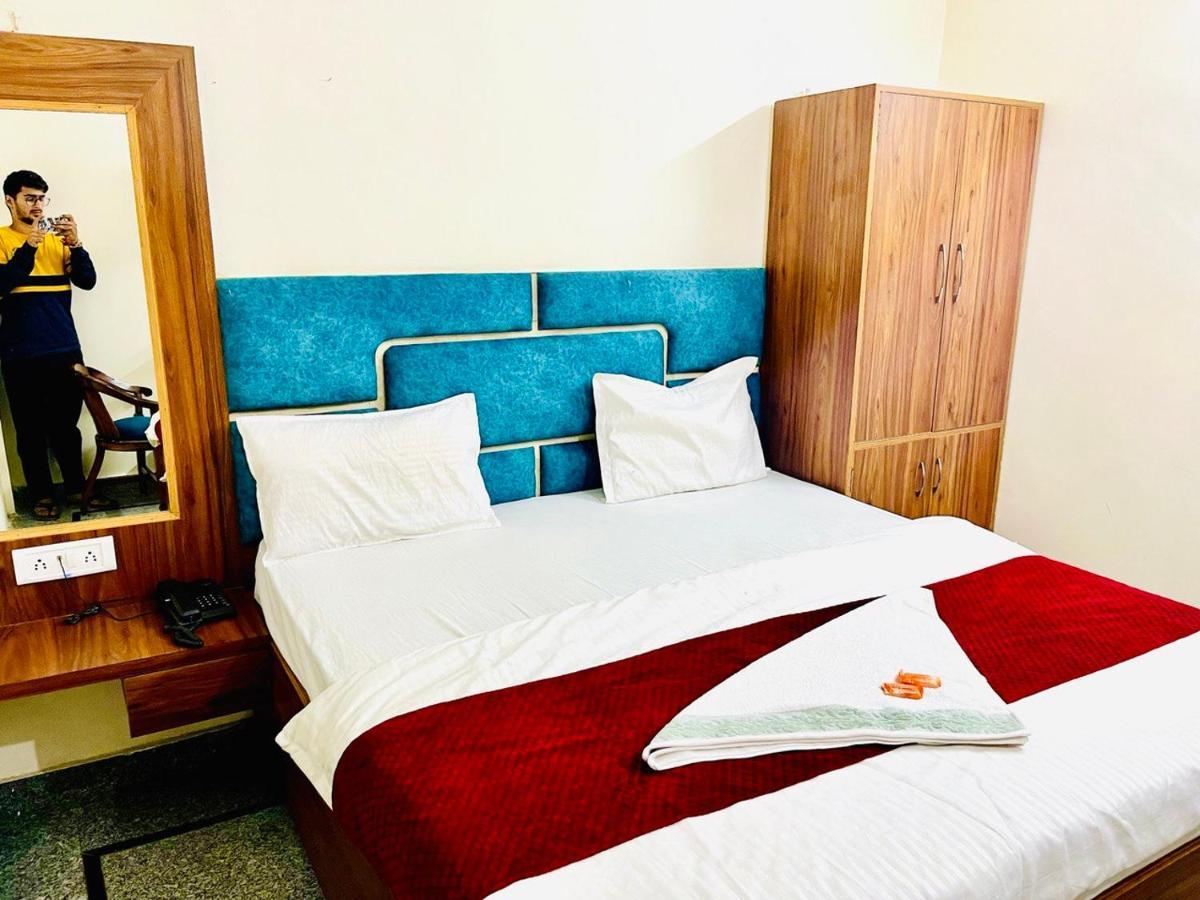 Raj - Near Railway Station 4* Haridwar