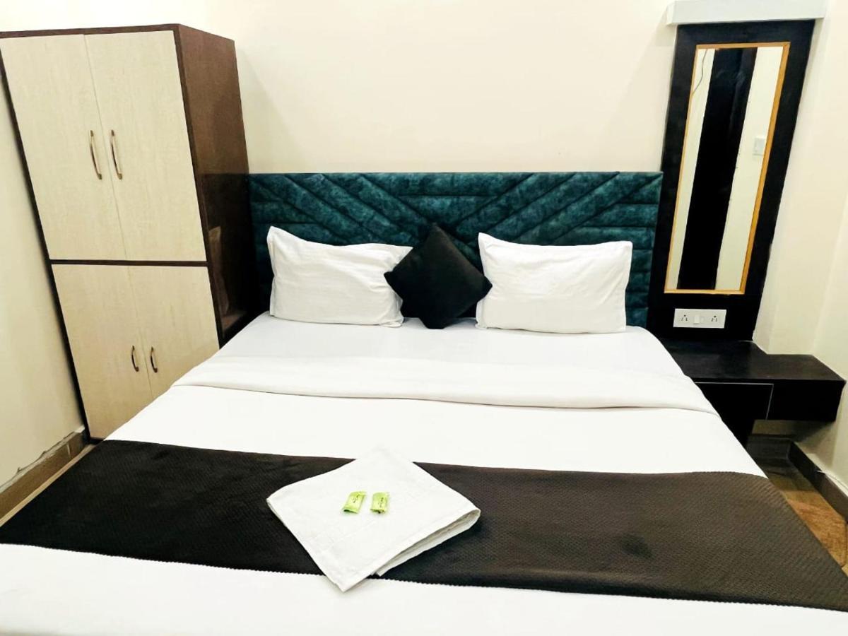 Raj - Near Railway Station Guest house Haridwar