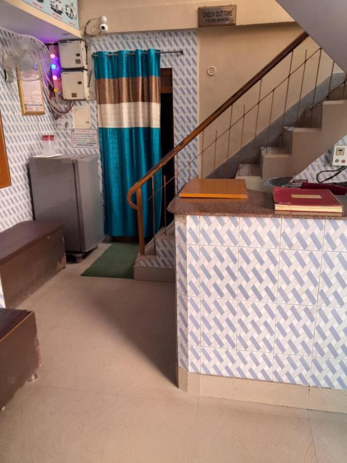 Goroomgo Gayatri Near Railway Station Hotel