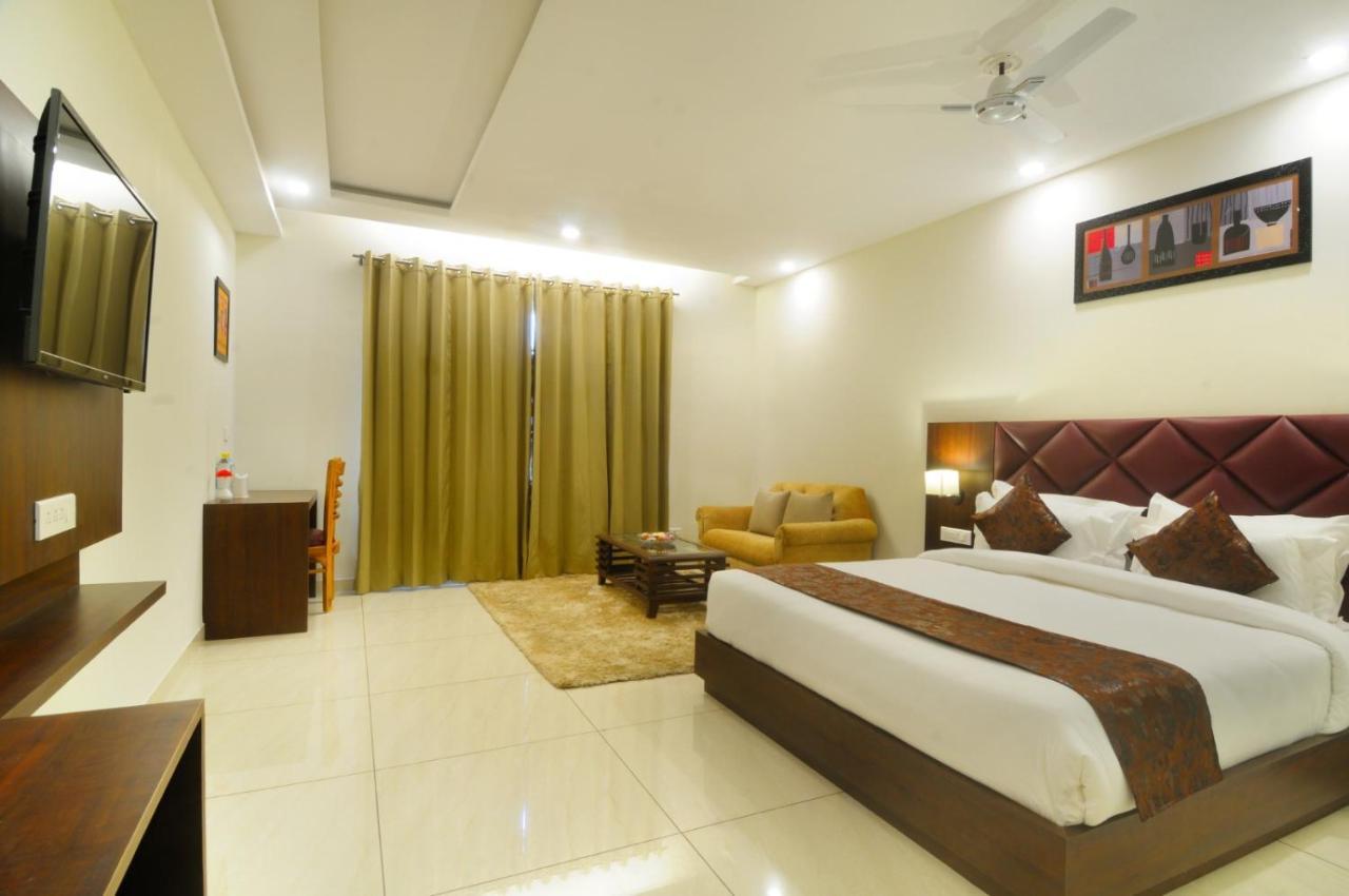 Hotel Royal Vrindaban 2*