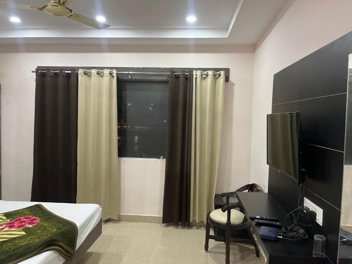 Hotel Divine Ganga *