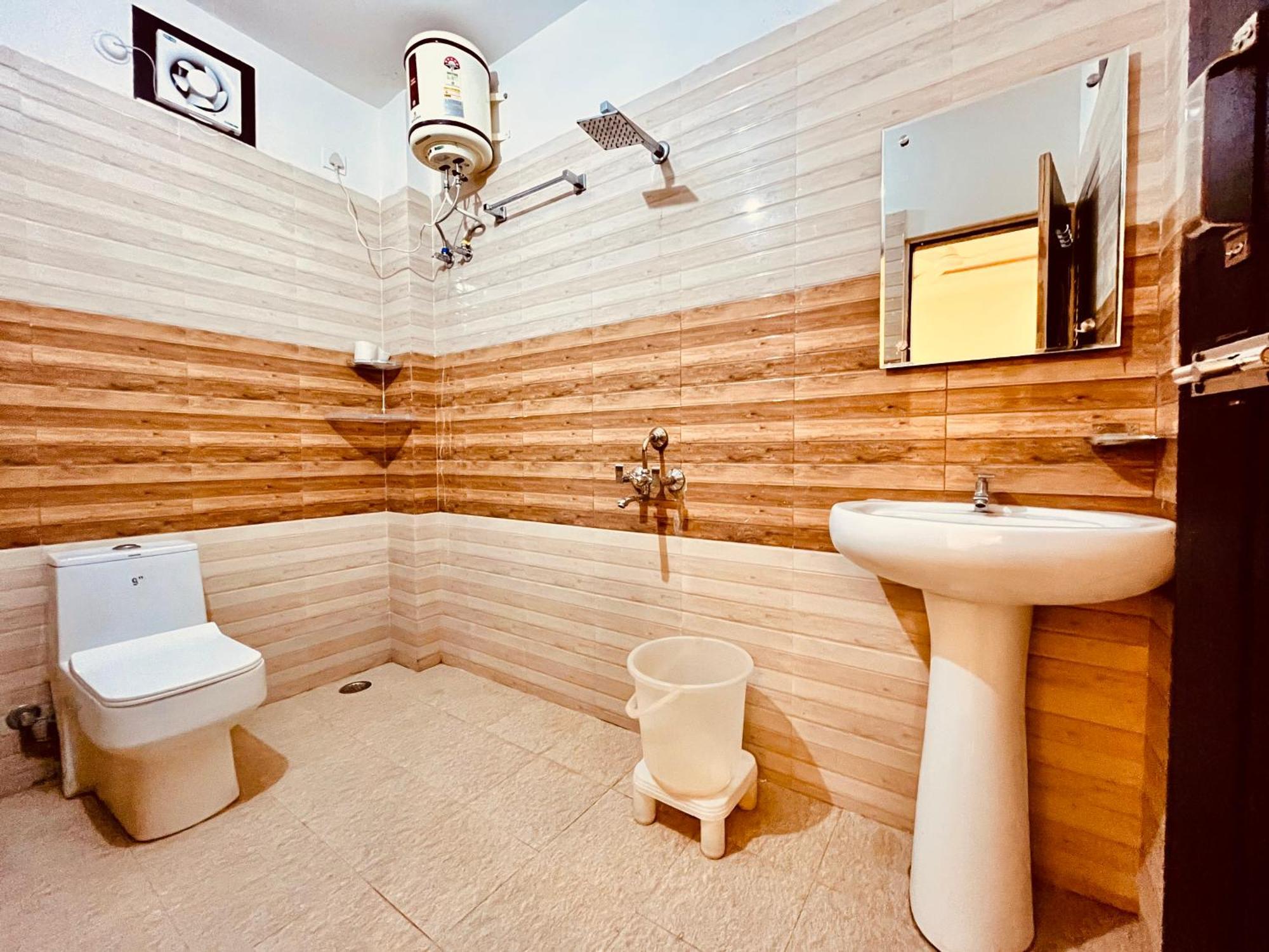 Hotel The Pacific Grand 4*