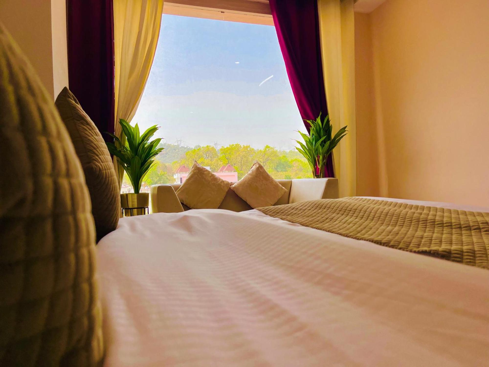 Hotel Sitara & - A Lavish & Luxury