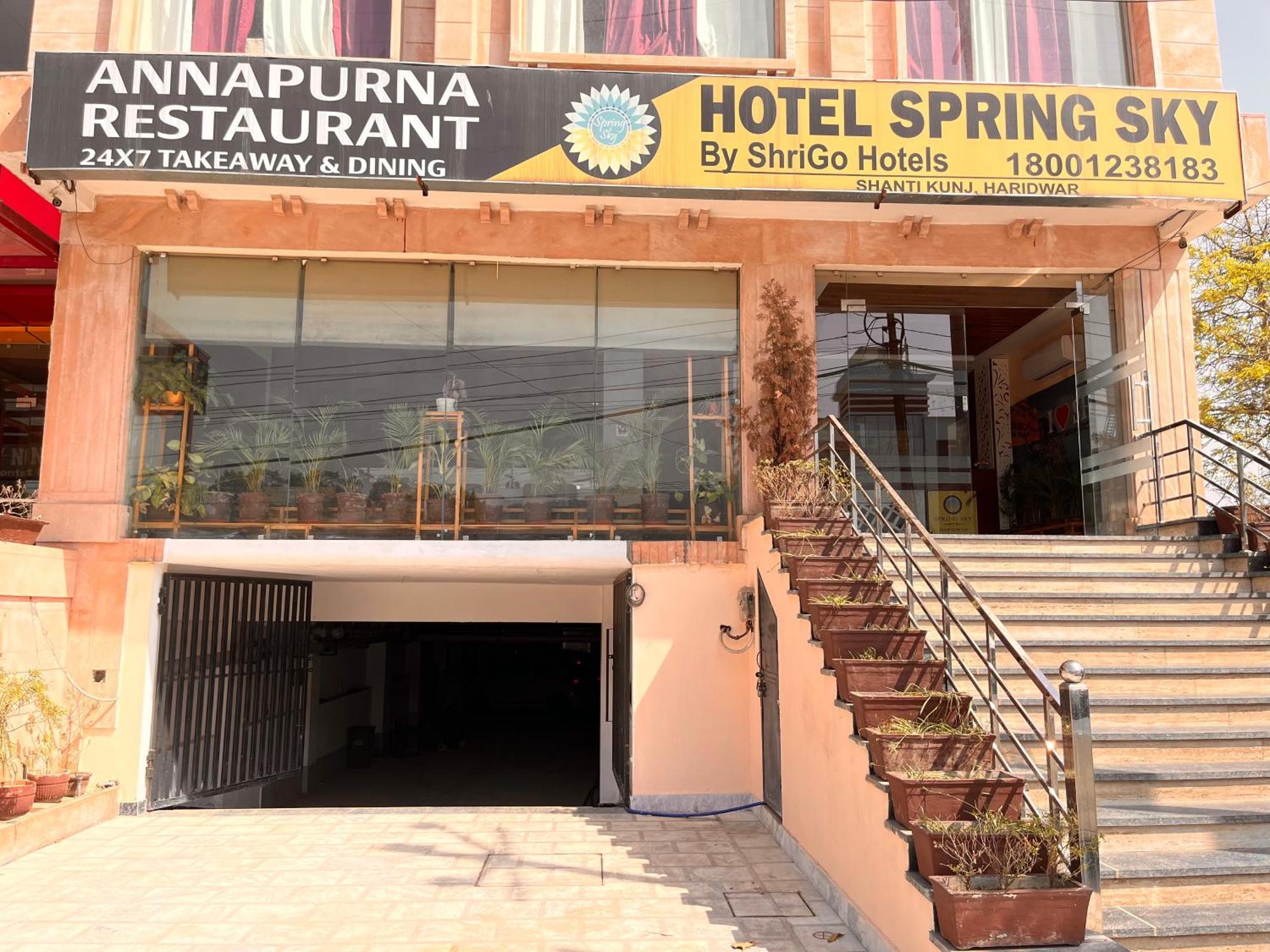 Hotel Sitara & - A Lavish & Luxury 4*