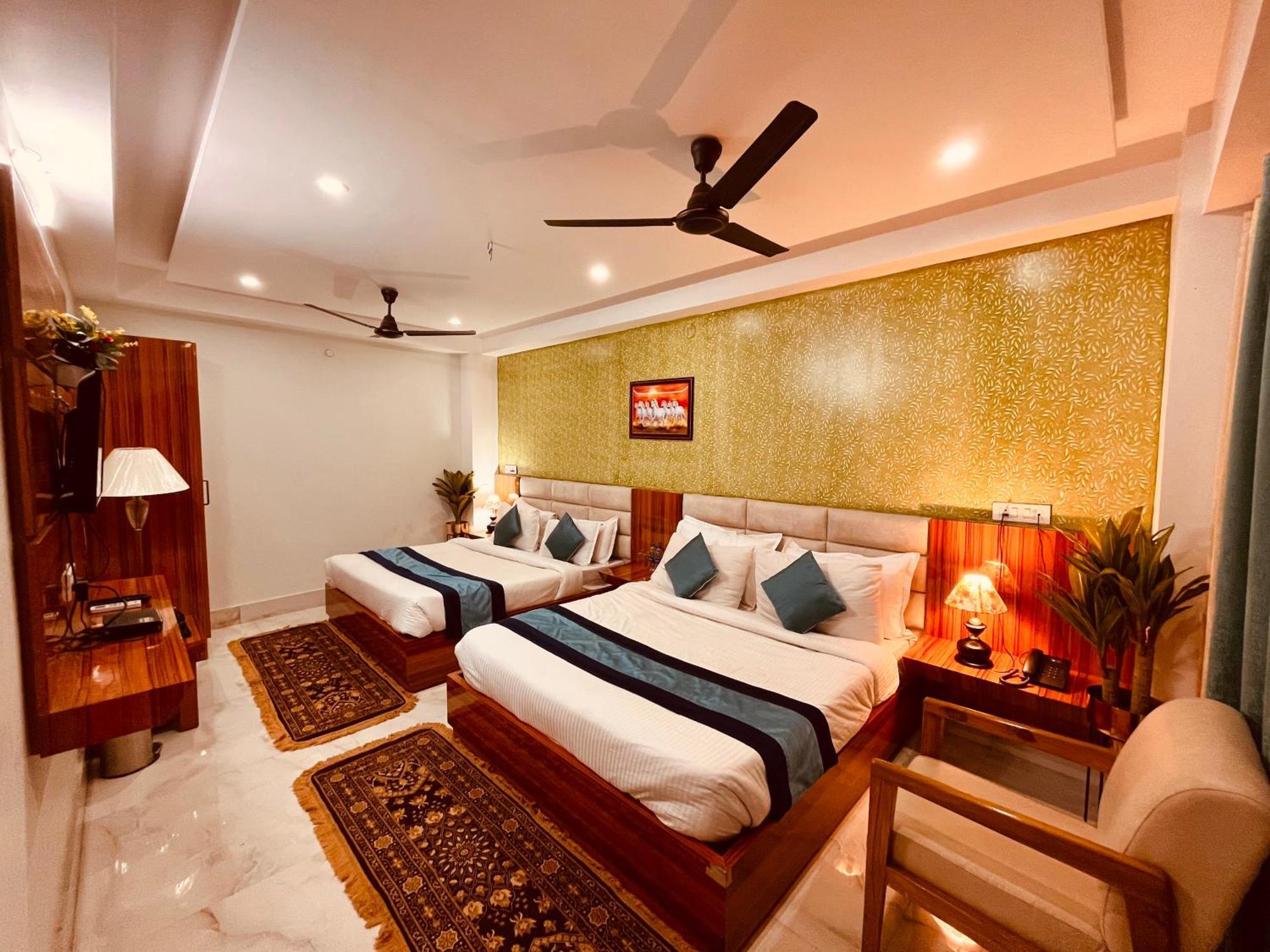 Hotel Sitara & - A Lavish & Luxury