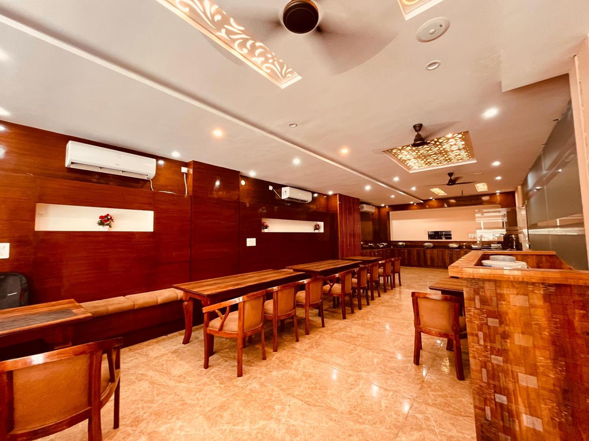 Hotel Sitara & - A Lavish & Luxury