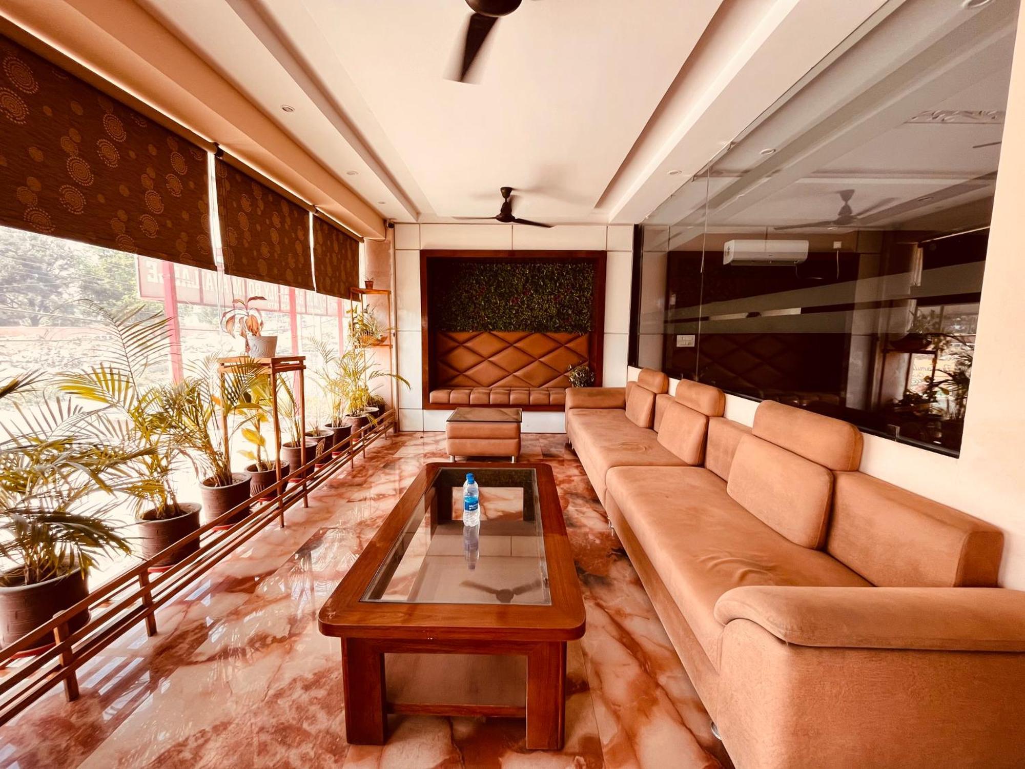 Hotel Sitara & - A Lavish & Luxury 4*