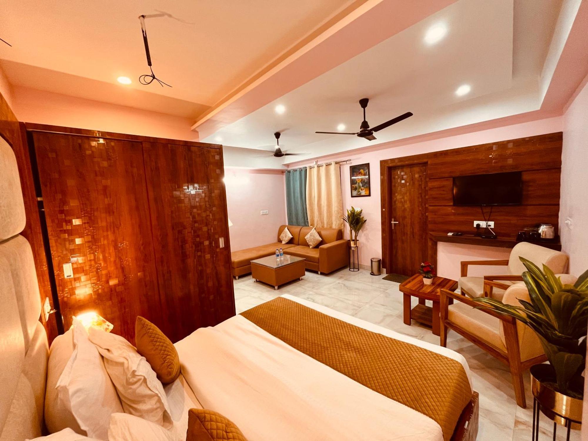 Sitara & - A Lavish & Luxury Hotel 4*