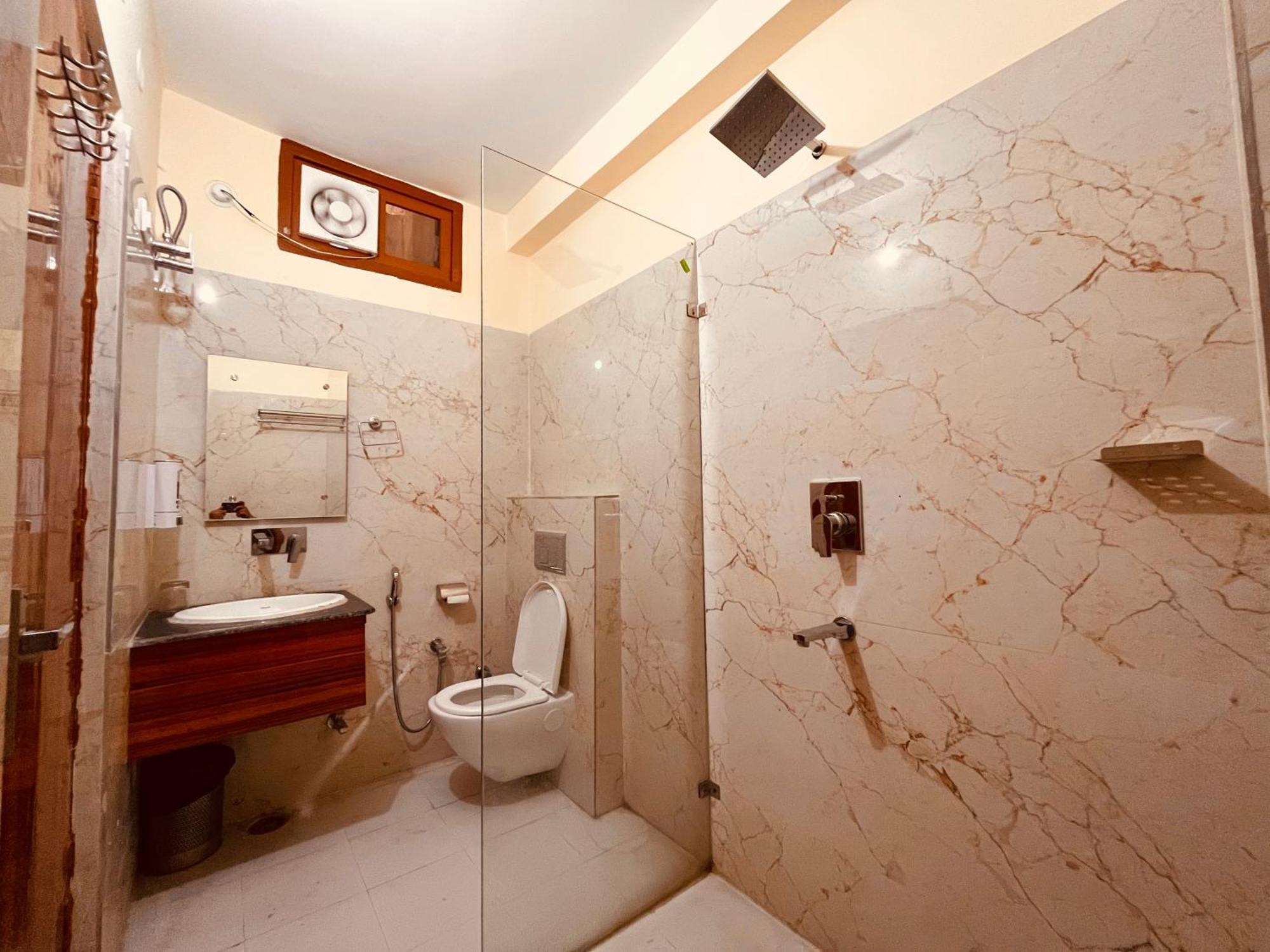 Sitara & - A Lavish & Luxury Hotel 4*