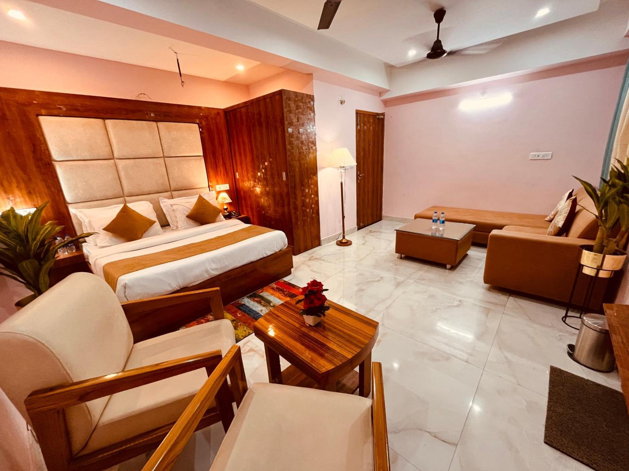 Hotel Sitara & - A Lavish & Luxury 4*