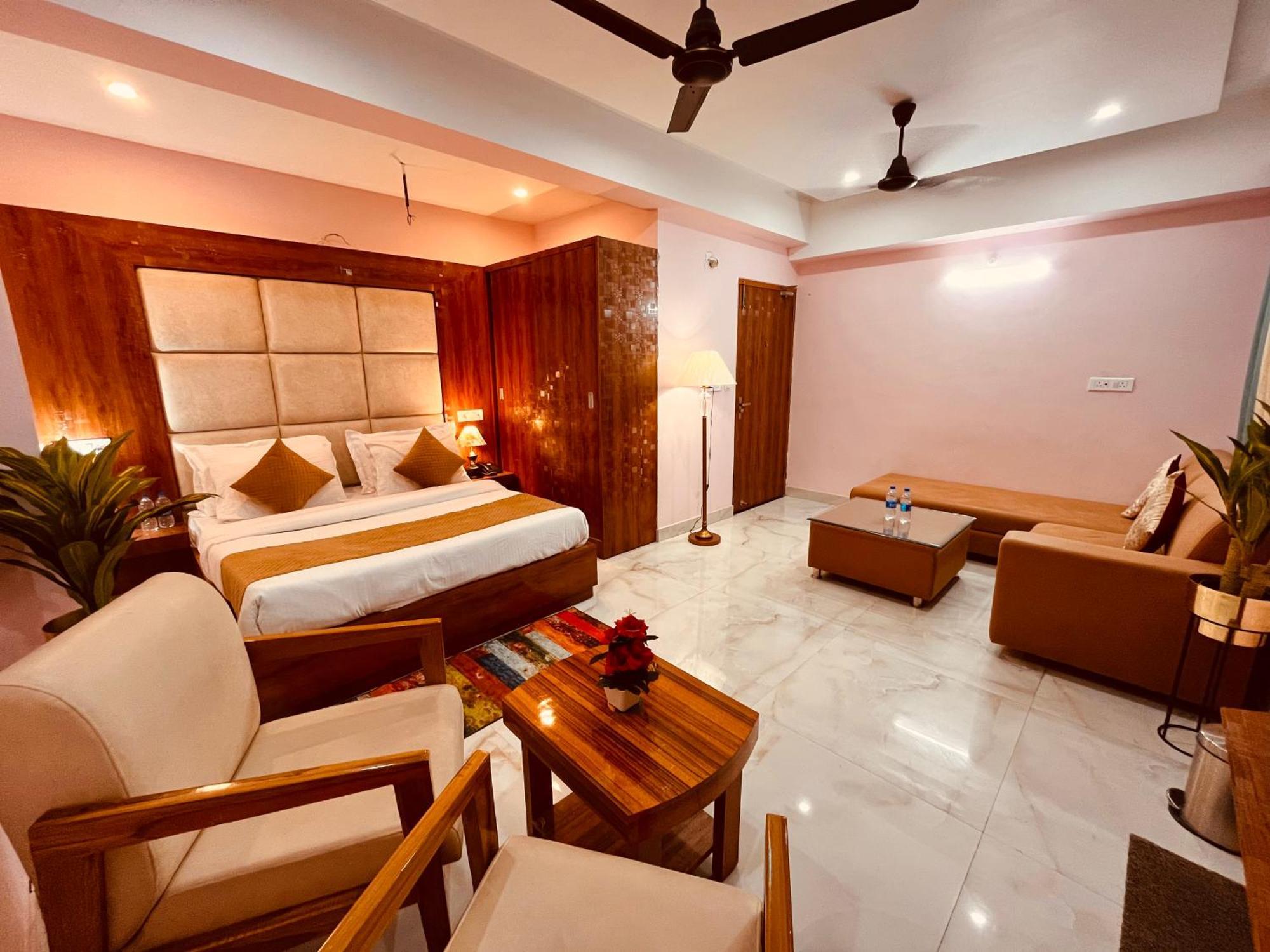 Sitara & - A Lavish & Luxury Hotel 4*