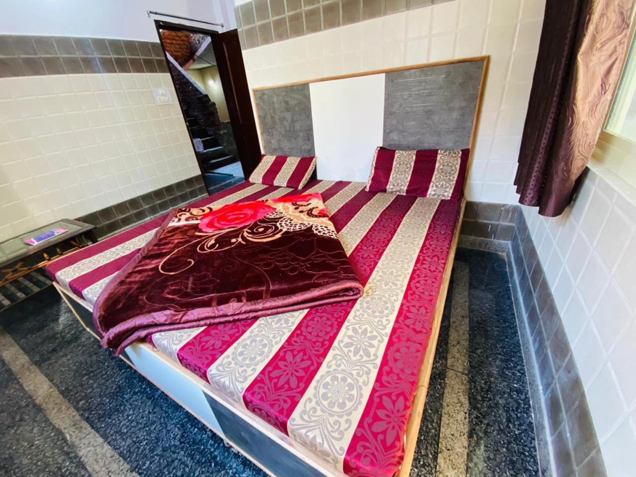 Hari Ganga - Near By Railway Station Hotel *