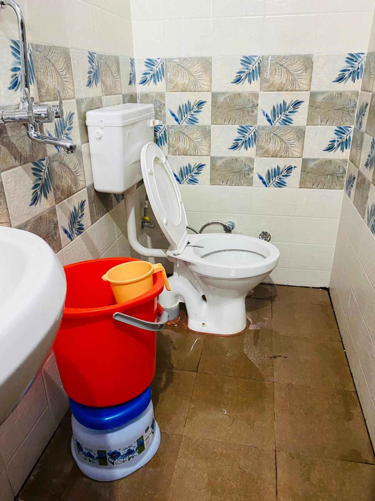 Hotel Hari Ganga - Near By Railway Station *