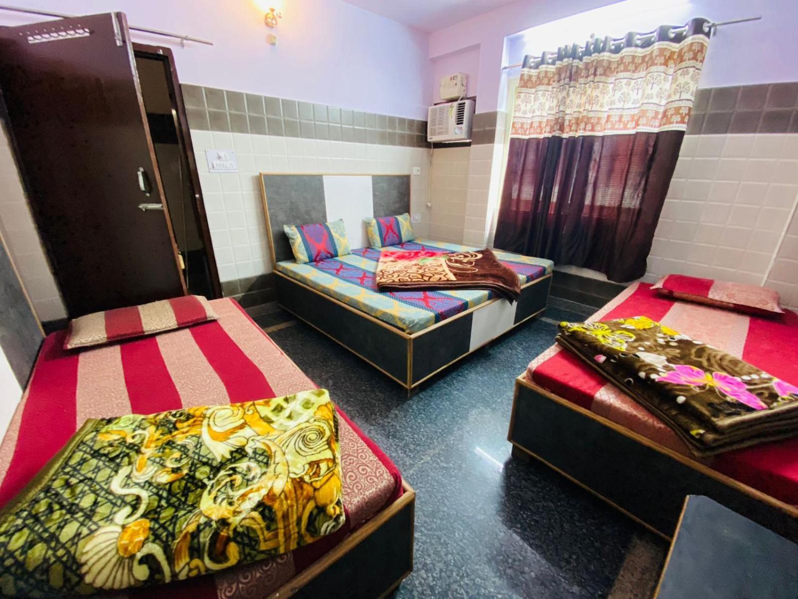 Hotel Hari Ganga - Near By Railway Station *
