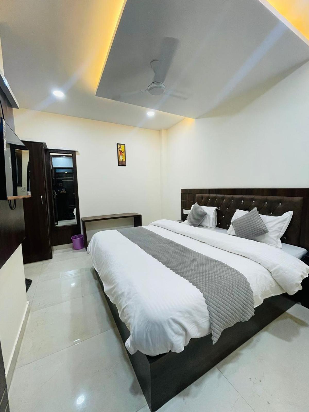 Divine Ganga - Serenity & Comfort In The Heart Of *