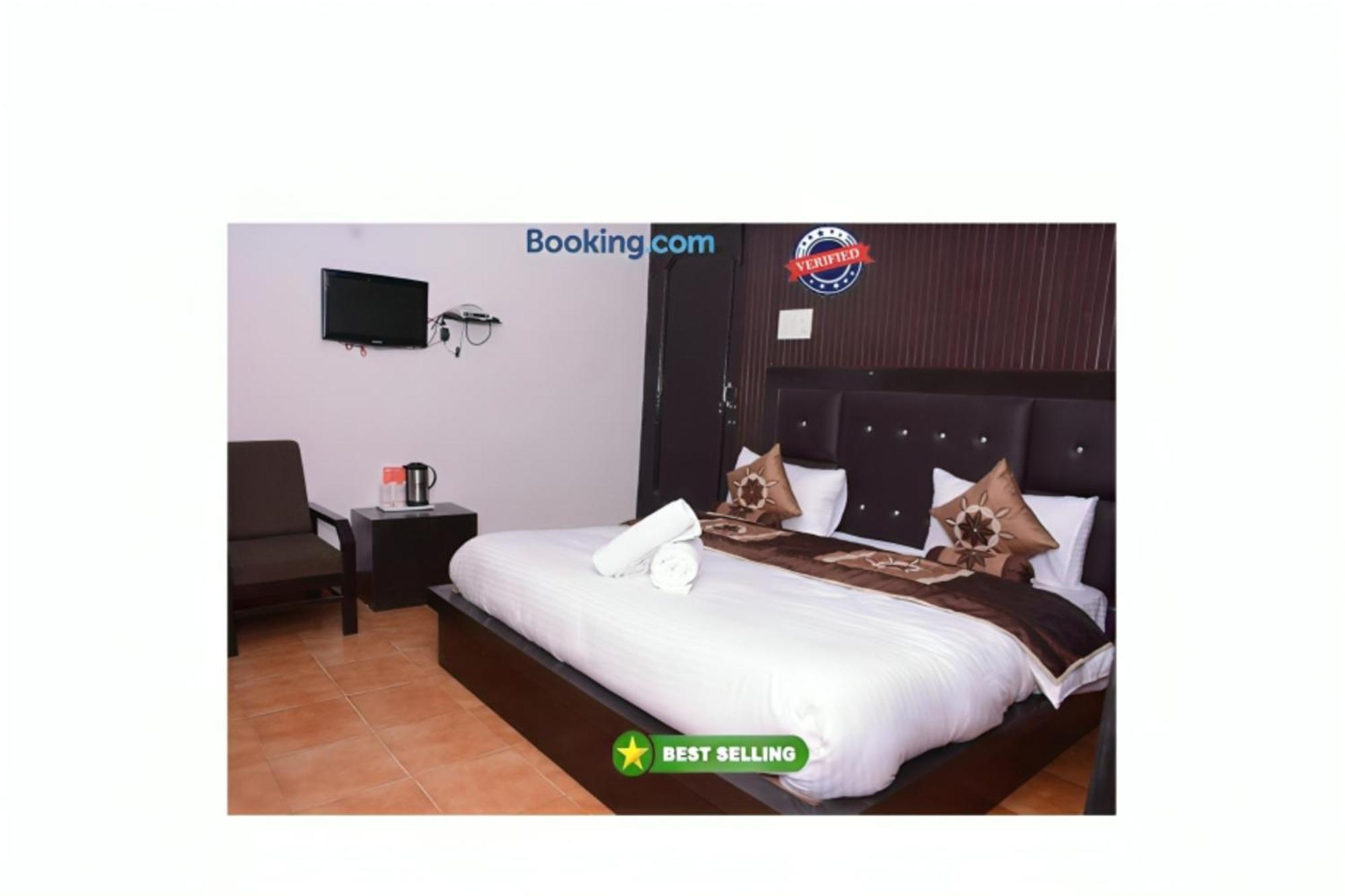 Goroomgo Sai Kripa Opposite Railway Station - Excellent Service Hotel 3*