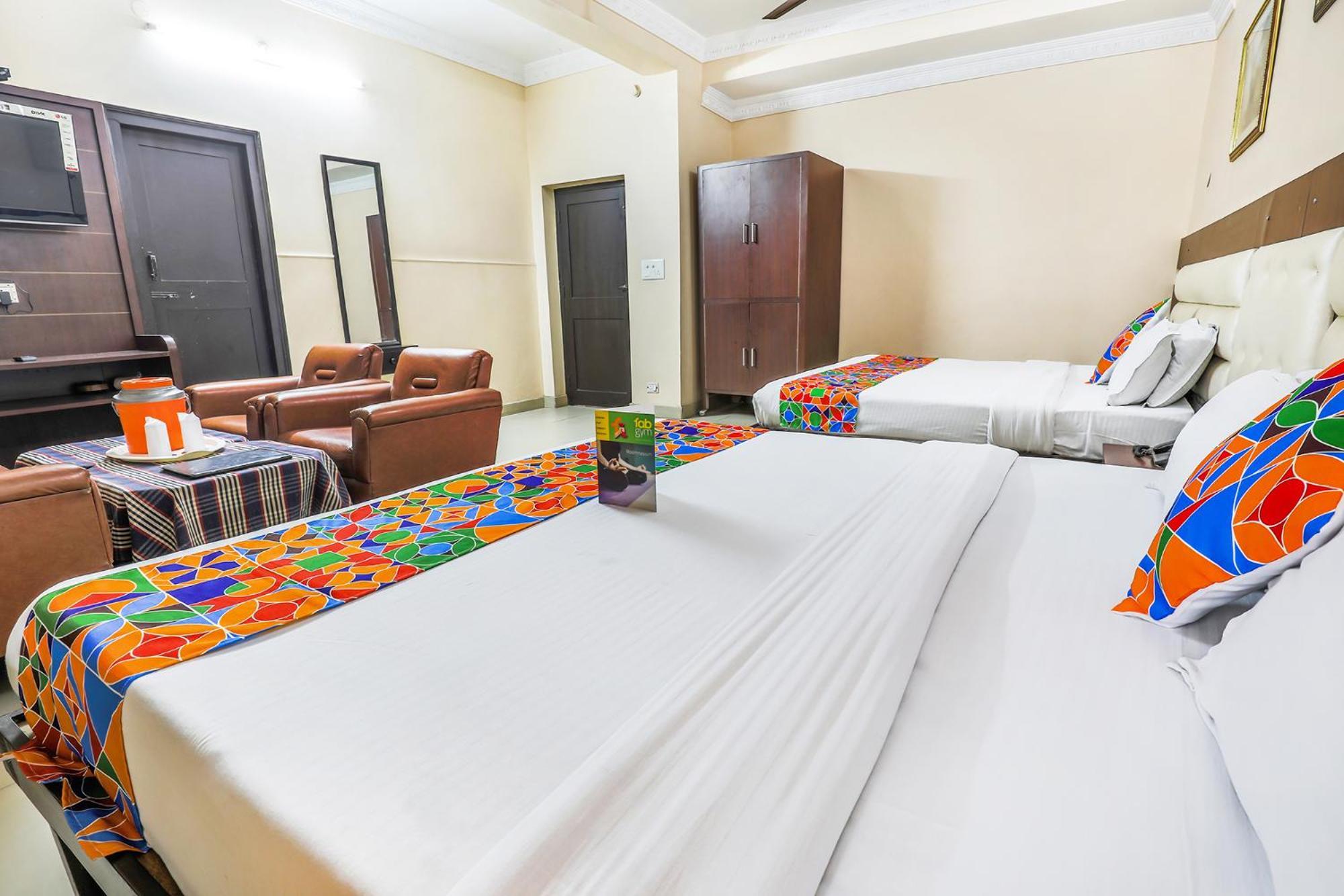 Fabhotel Pramila 3*