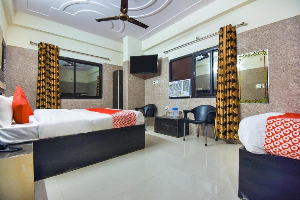 Relax Near Railway Station And Ganga Ghat