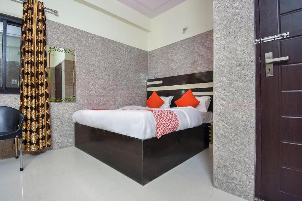 Relax Near Railway Station And Ganga Ghat 3*