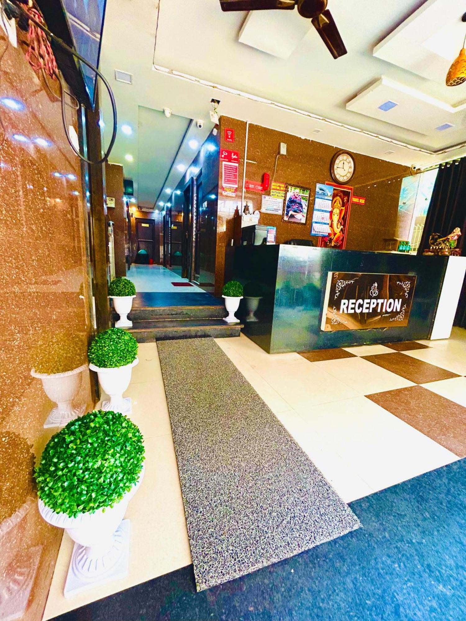 Relax Near Railway Station And Ganga Ghat 3*