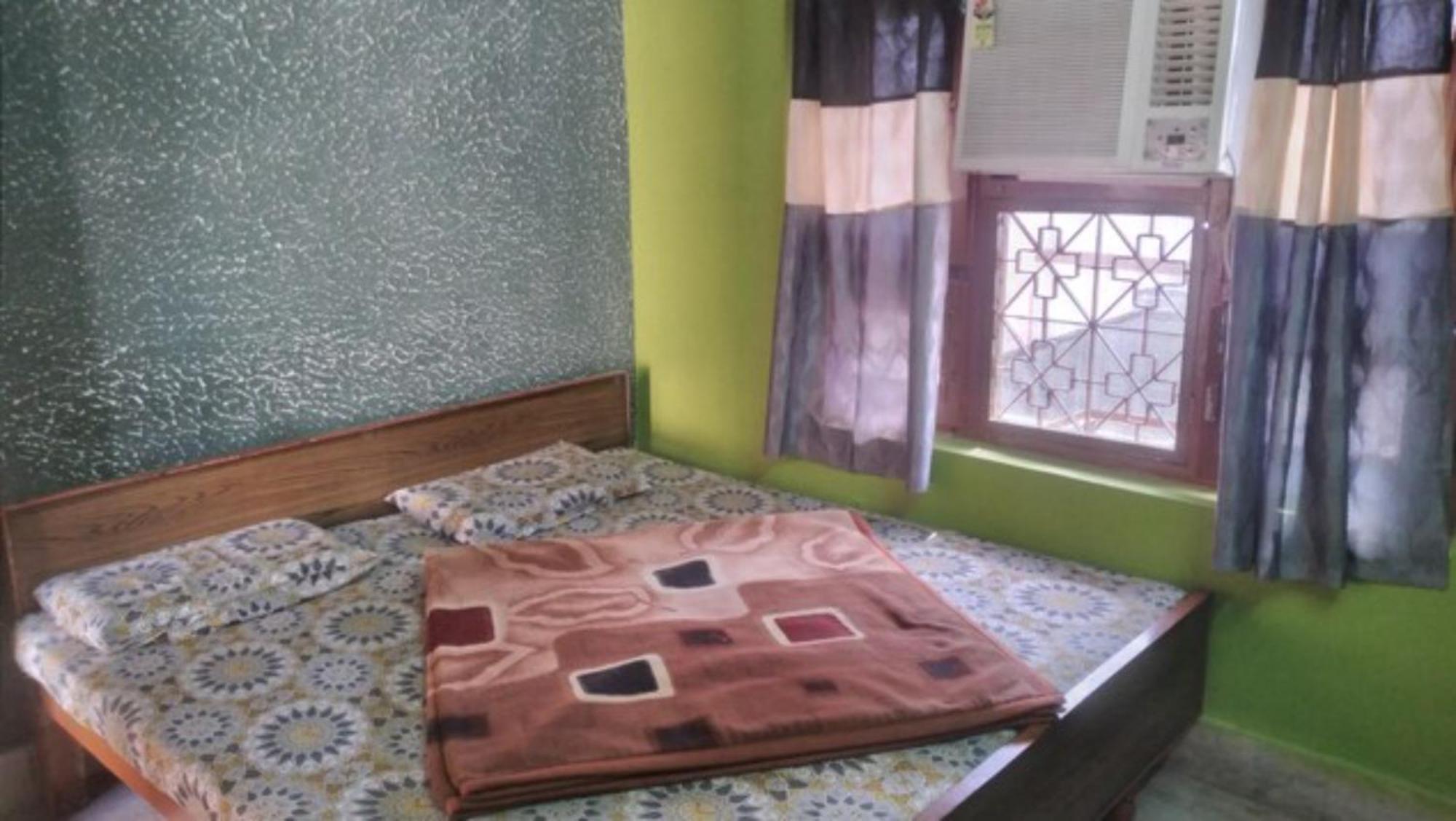 Gayatri Near Railway Station - Ganga Ghat - Best In 3* Haridwar
