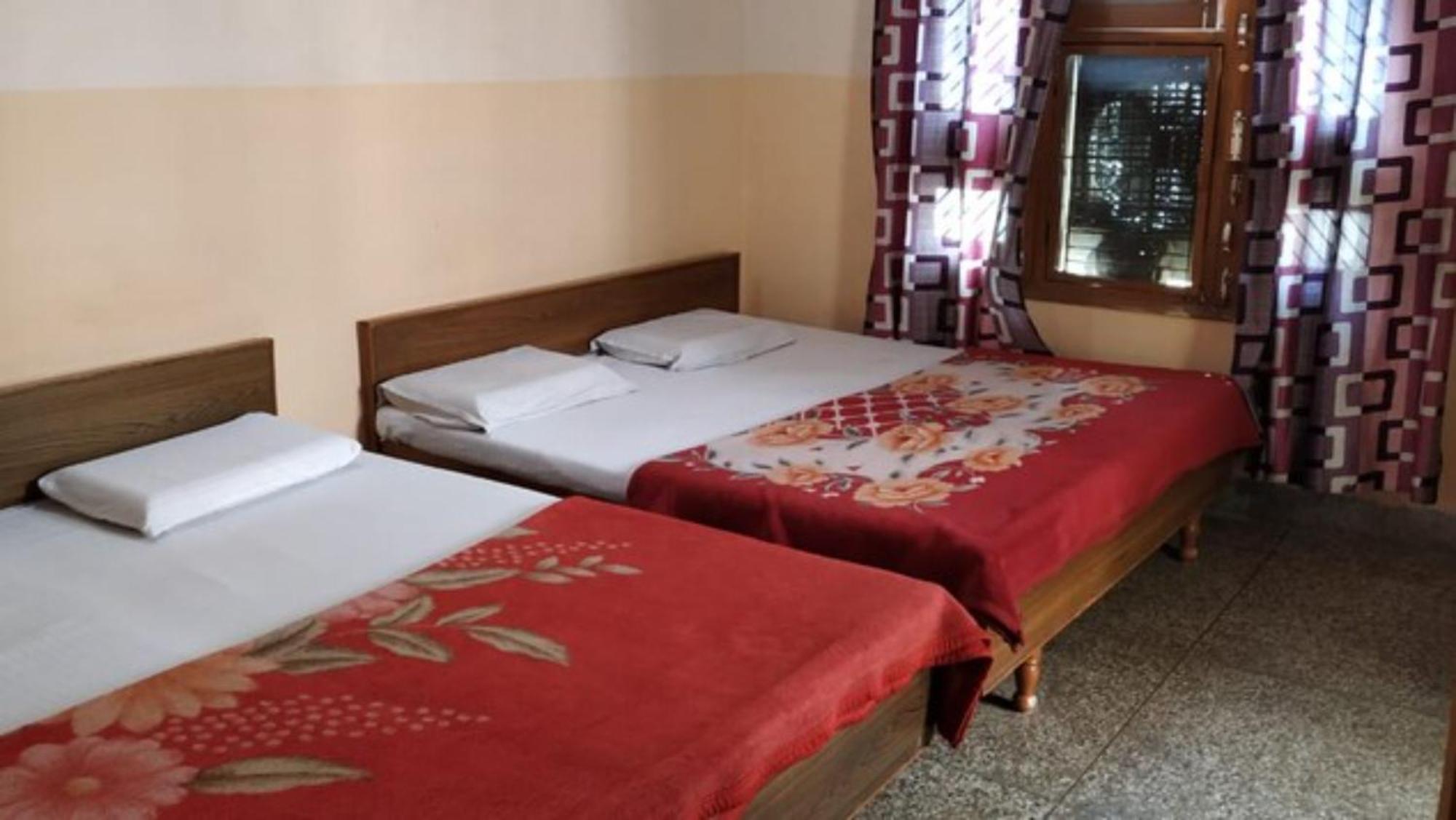 Hotel Gayatri Near Railway Station - Ganga Ghat - Best In Haridwar
