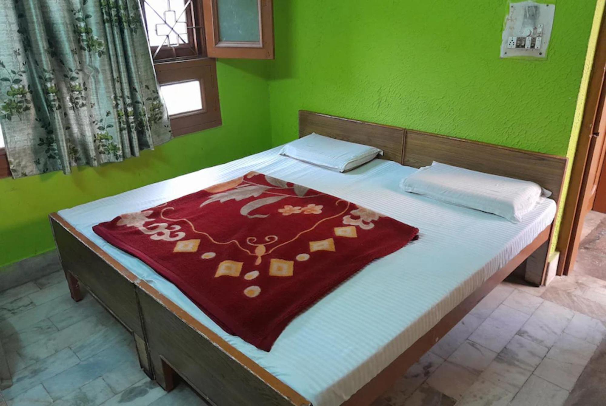 Hotel Gayatri Near Railway Station - Ganga Ghat - Best In Haridwar