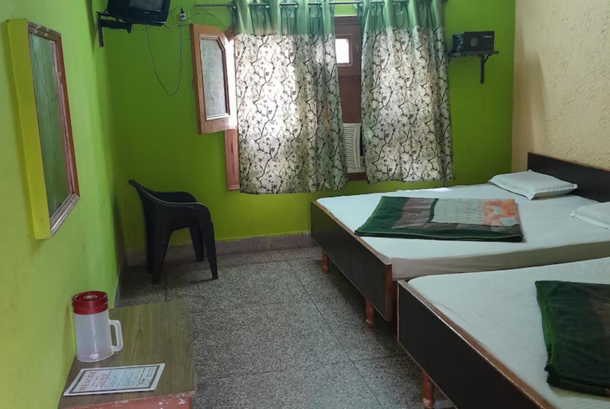 Gayatri Near Railway Station - Ganga Ghat - Best In 3* Haridwar