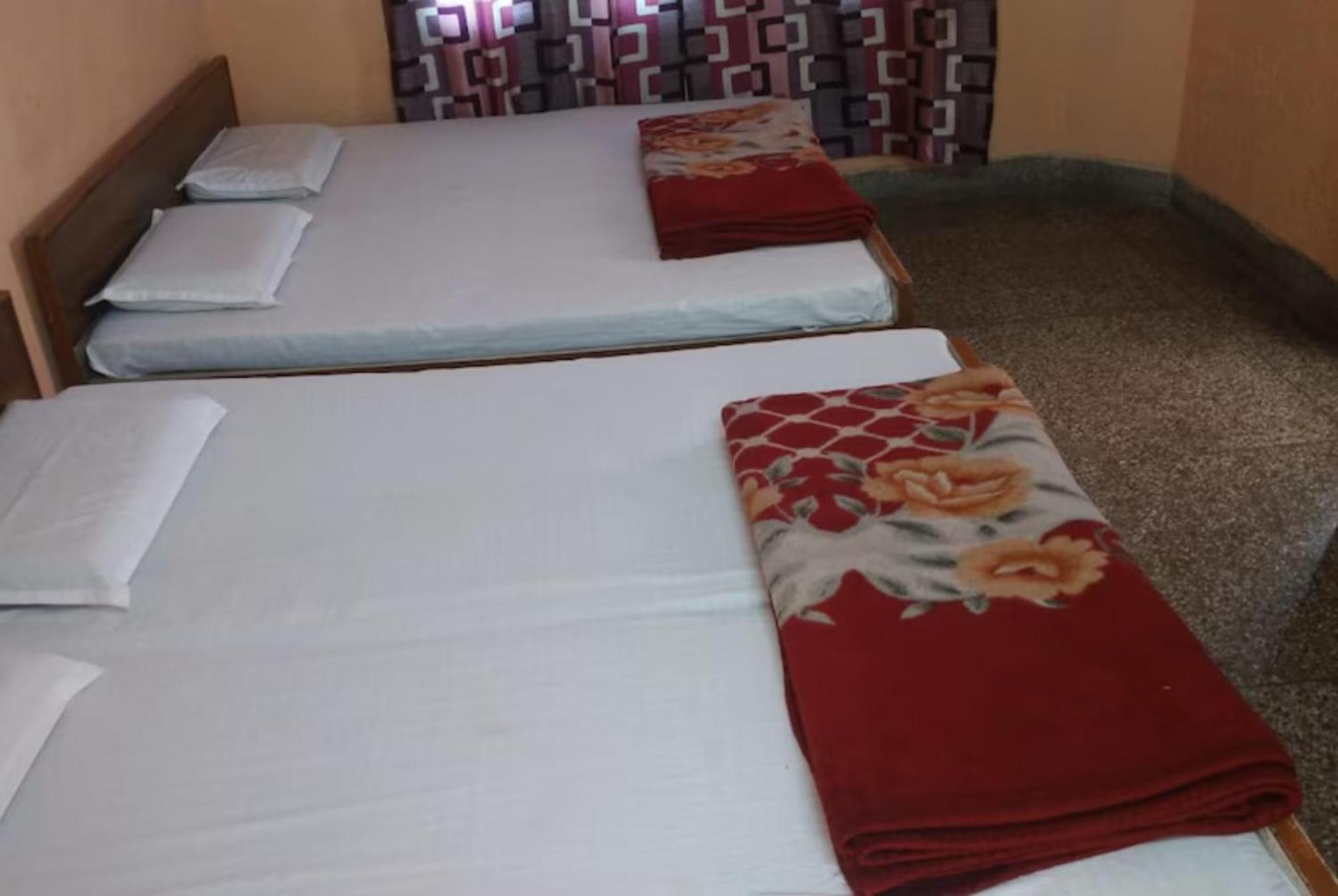 Gayatri Near Railway Station - Ganga Ghat - Best In Hotel