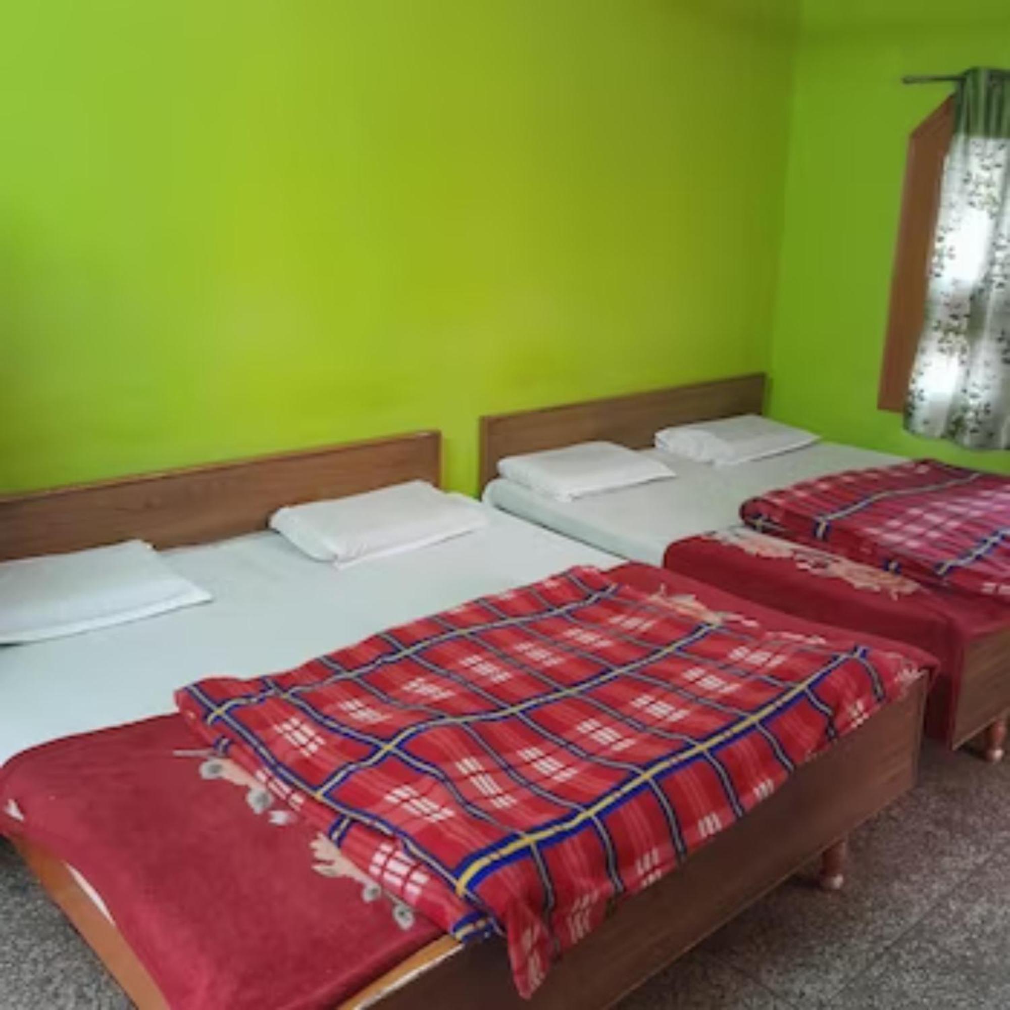 Gayatri Near Railway Station - Ganga Ghat - Best In Hotel 3*