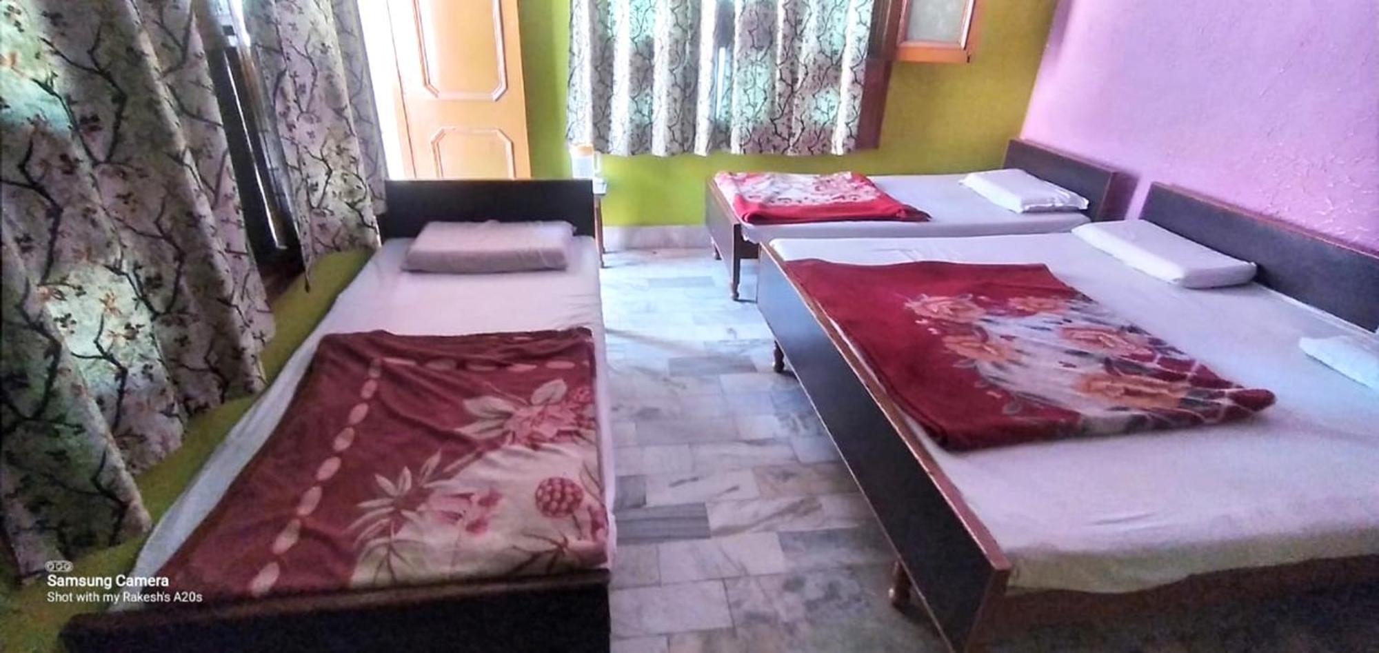 Hotel Gayatri Near Railway Station - Ganga Ghat - Best In
