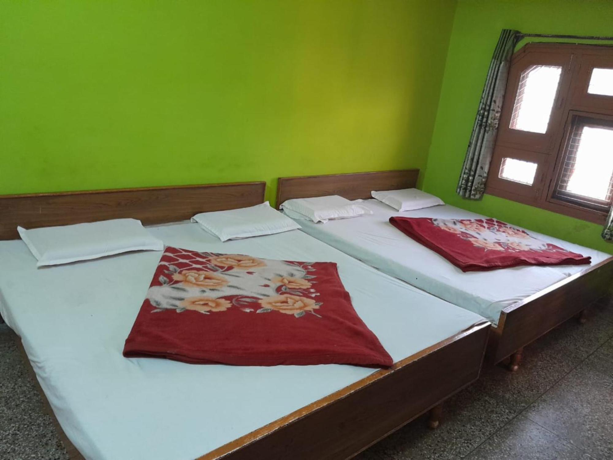 Gayatri Near Railway Station - Ganga Ghat - Best In Hotel Haridwar
