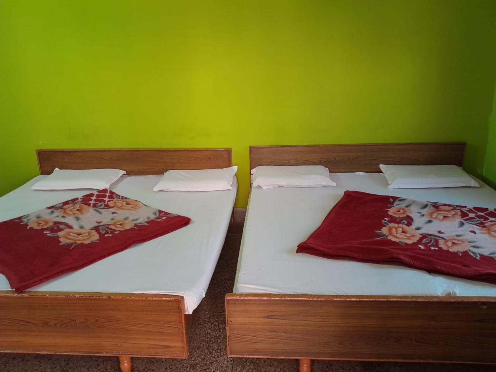 Hotel Gayatri Near Railway Station - Ganga Ghat - Best In Haridwar