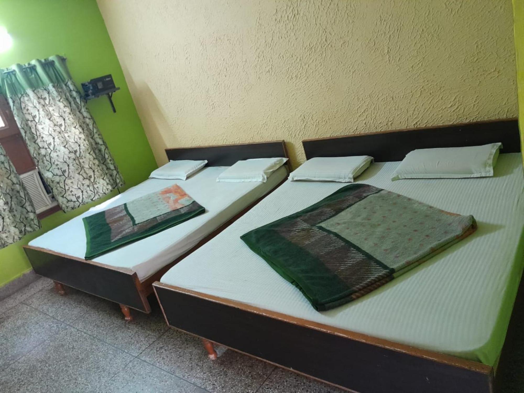Gayatri Near Railway Station - Ganga Ghat - Best In 3*