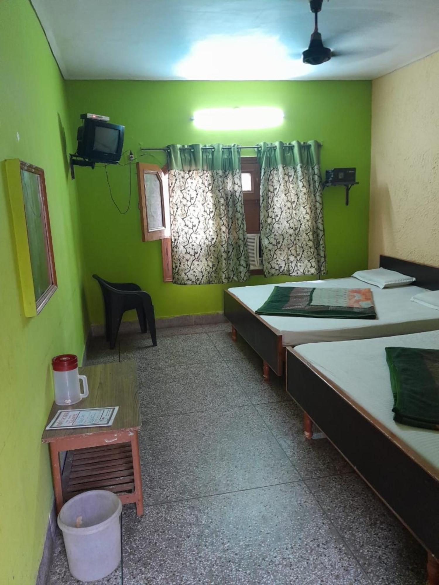 Gayatri Near Railway Station - Ganga Ghat - Best In 3*