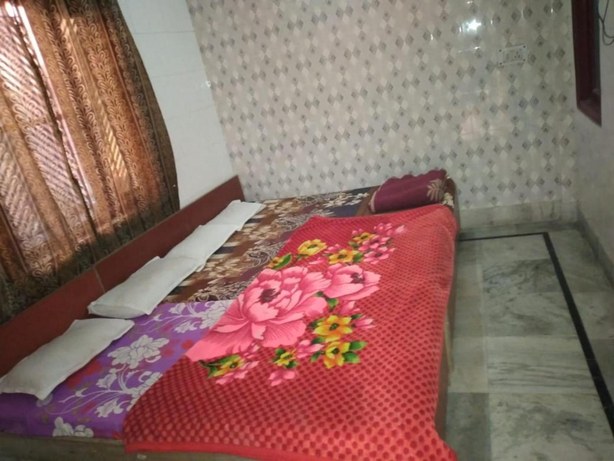 Gayatri Near Railway Station - Ganga Ghat - Best In Hotel Haridwar