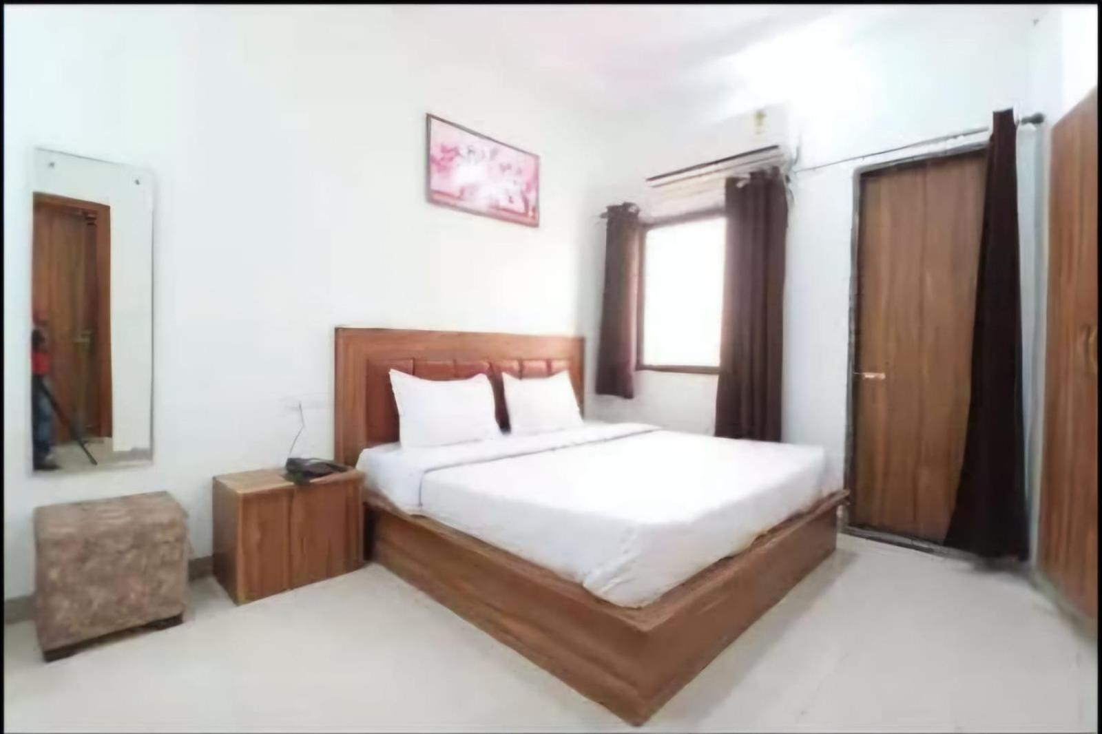Hotel O Four S
