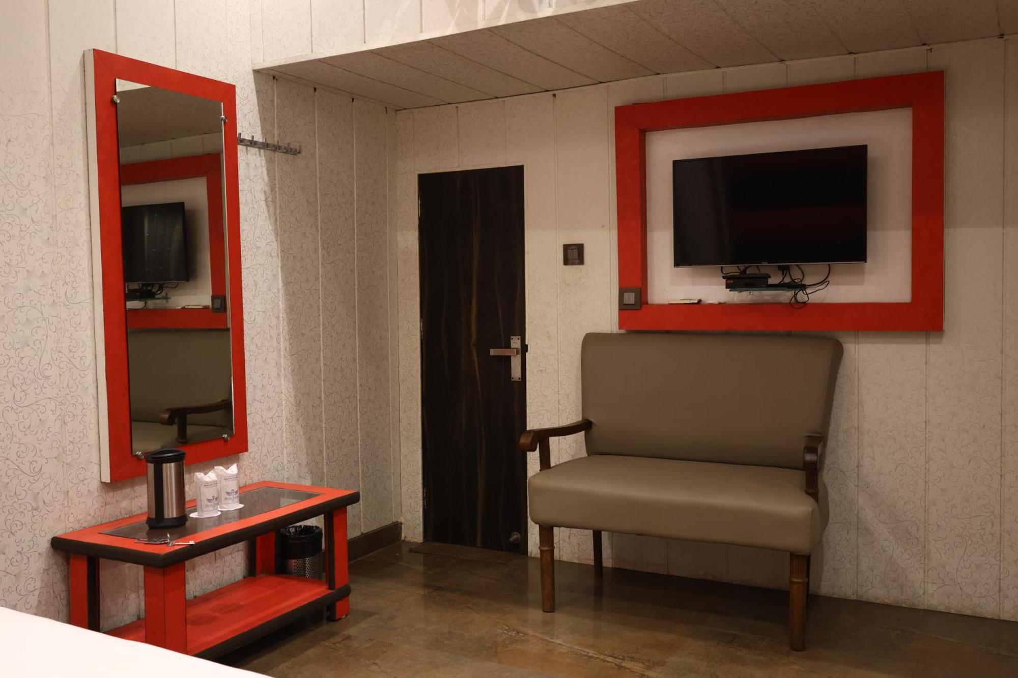 Hotel Pardesi,har Ki Pauri Road 2*